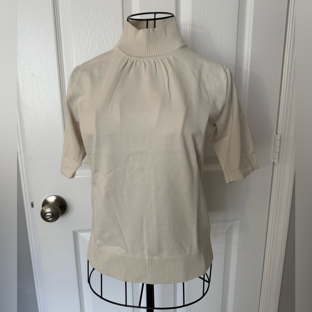 AUGUST SILK Petite Short Sleeve Cream Women's Top